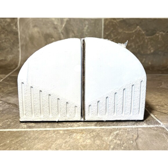 Target Bullseye Playground Bookends in White Bookshelf Decor New - Picture 2 of 2